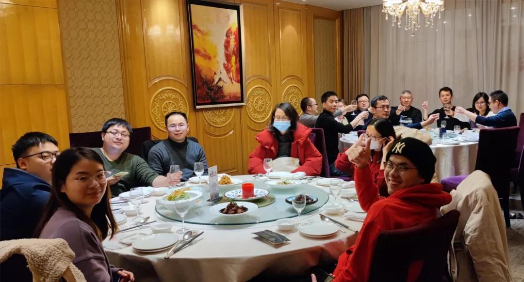齊心協(xié)力，乘風(fēng)破浪！聚集夢想，贏在未來！